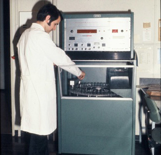 Cheflaborant Peter Peyer beim &beta;-Counter