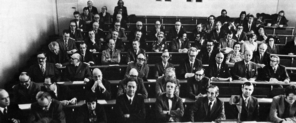 Der Landrat BL l&auml;sst sich im Febraur 1975 &uuml;ber die Universit&auml;t informieren